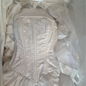 Ian Stuart Princess Elegant Strapless White Wedding Dress